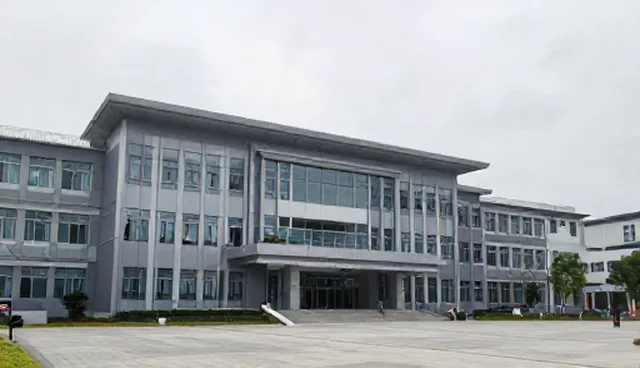 产业分析中如何权衡数据来源与分析深度